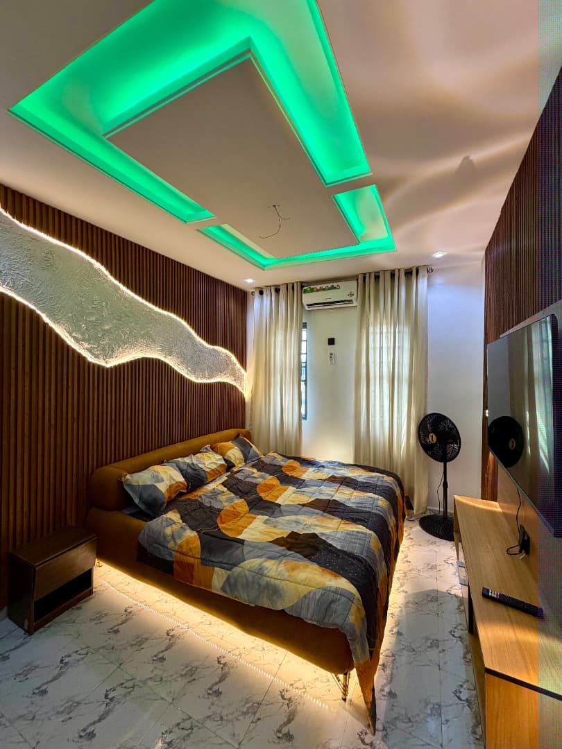 The Calisto · Gbagada · interior photograph 4